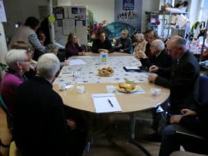 Le secours catholique et des membres d'associations