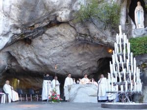 La messe à la grotte