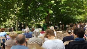 La messe est présidée par Mgr Thierry Brac de la Perrière, concélébrée par p. François-Xavier Reveneau