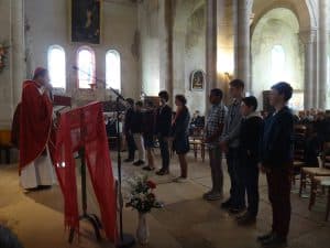 eveque-9-confirmands