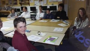 9 Confirmands rencontre le père évêque qui les confirmera dimanche 16 octobre. 