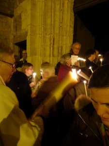 transmission du feu à l'assistance