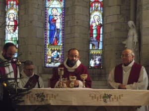 Prière Eucharistique présidée par le p. François-Xavier Reveneau, concélébrée par les pères Ivan Pandza et Michel Guyot