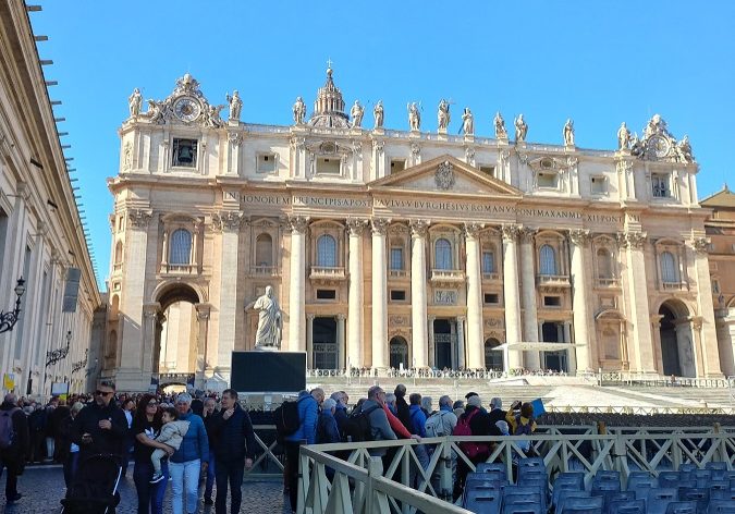 Basilique et place Saint-Pierre de Rome